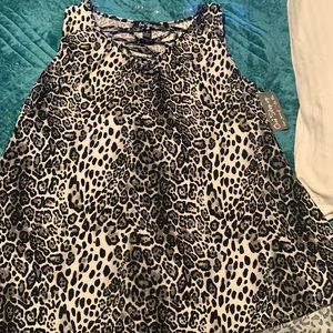 Brand NewOne Step Up White/Black/ Gray Animal Print XL Women’s Top